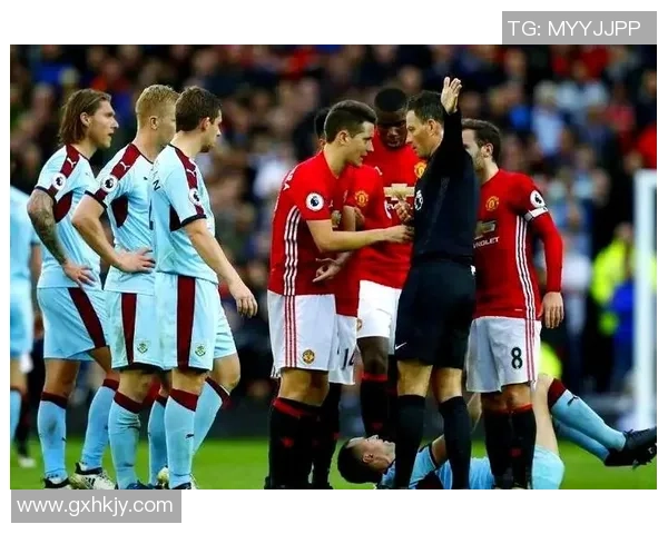 英超激战那不勒斯险胜里昂神扑引发争议判罚全场沸腾