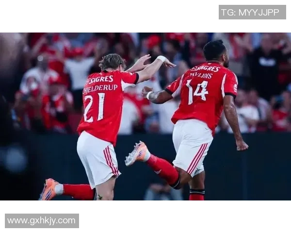 中超激战本菲卡与波尔图平局补时进球引发全场狂欢战术分析揭秘